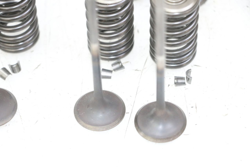 photo de ENGINE VALVE HONDA CB R 1000 (2018 - 2023)