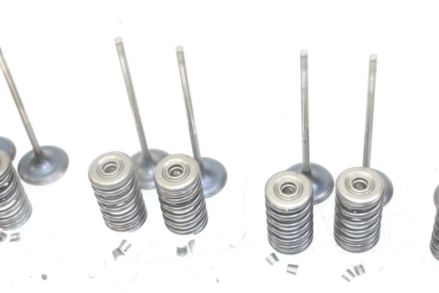 photo de ENGINE VALVE HONDA CB R 1000 (2018 - 2023)