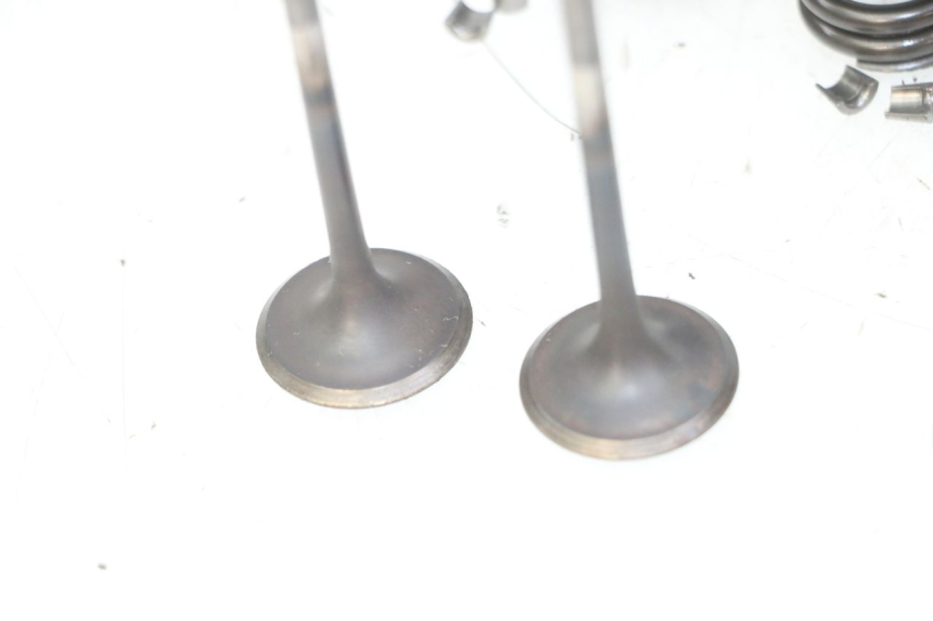 photo de ENGINE VALVE HONDA CB R 1000 (2018 - 2023)