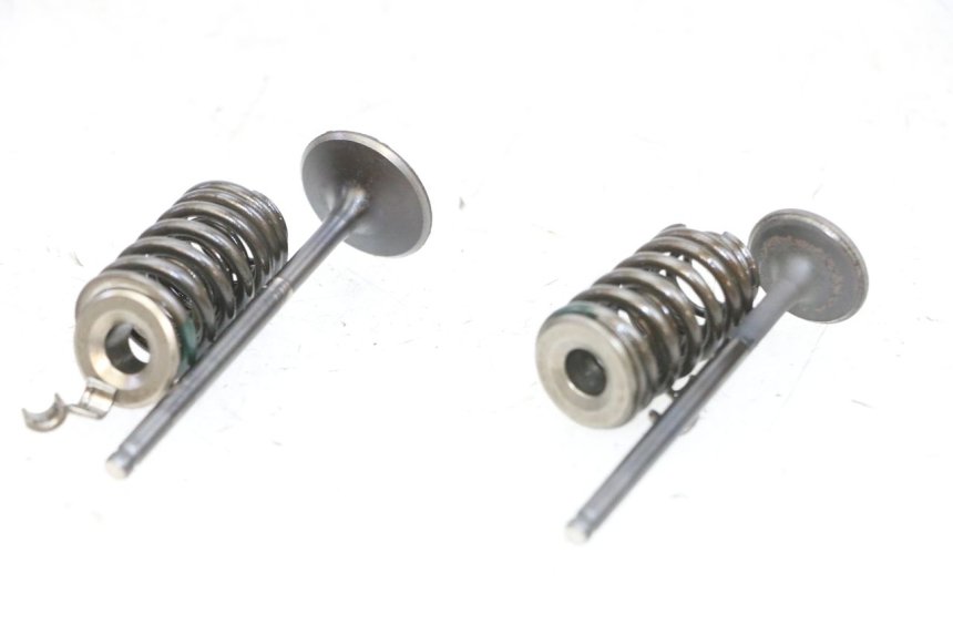 photo de ENGINE VALVE KYMCO LIKE 125 (2009 - 2016) - Technical close-up