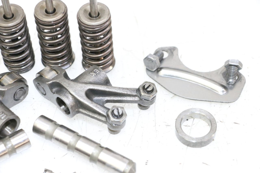 photo de ENGINE VALVE PEUGEOT SATELIS 125 (2010 - 2012)