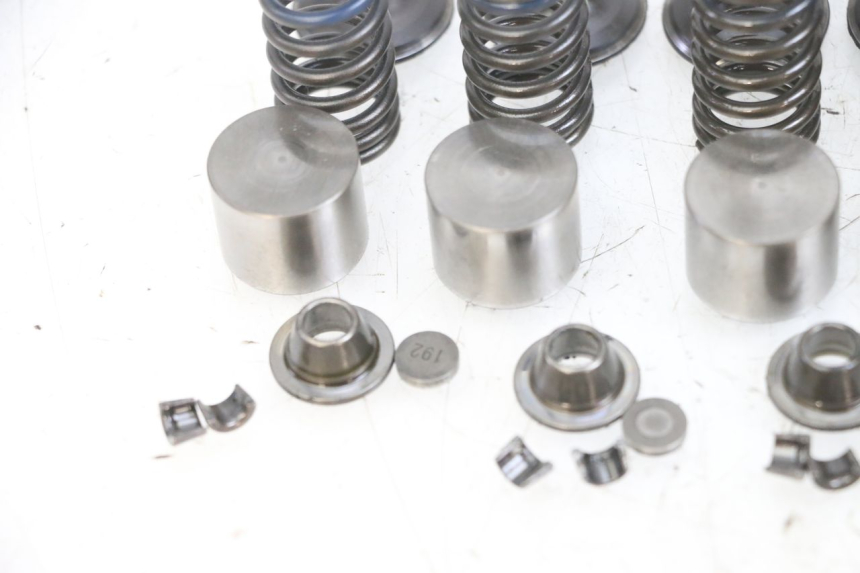 photo de ENGINE VALVE YAMAHA TDM ABS 900 (2002 - 2014) - Additional view of the item