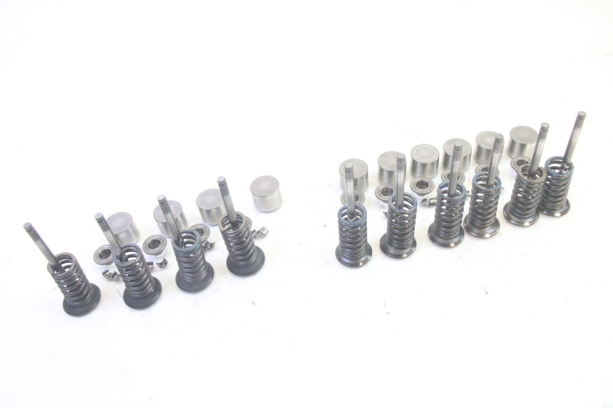 photo de ENGINE VALVE YAMAHA TDM ABS 900 (2002 - 2014) - Alternative perspective