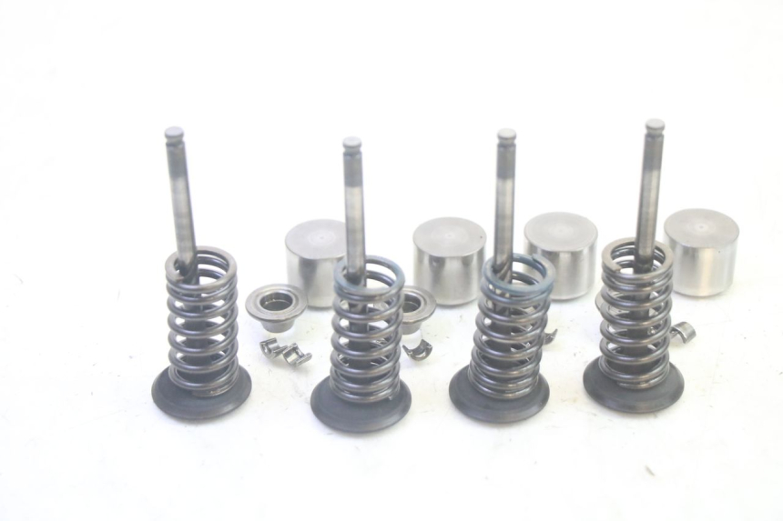 photo de ENGINE VALVE YAMAHA TDM ABS 900 (2002 - 2014) - Technical close-up