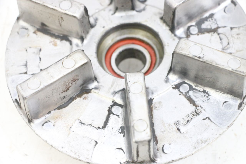 photo de SPROCKET MOUNT YAMAHA FJR ABS 1300 (2006 - 2012) - Technical close-up