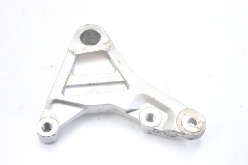photo de REAR BRAKE CALIPER BRACKET YAMAHA FZS FAZER 600 (1998 - 2001)