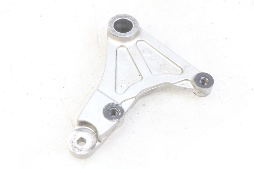 photo de REAR BRAKE CALIPER BRACKET YAMAHA FZS FAZER 600 (1998 - 2001)