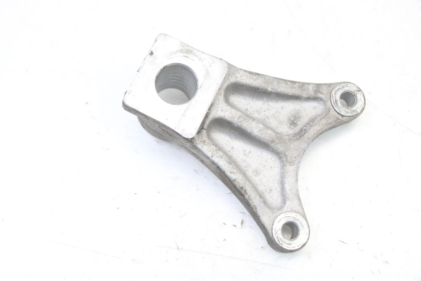photo de REAR BRAKE CALIPER BRACKET SUZUKI GSF S BANDIT 600 (2000 - 2004)