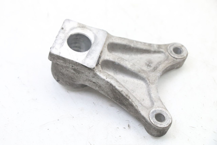 photo de REAR BRAKE CALIPER BRACKET SUZUKI GSF S BANDIT 600 (2000 - 2004)