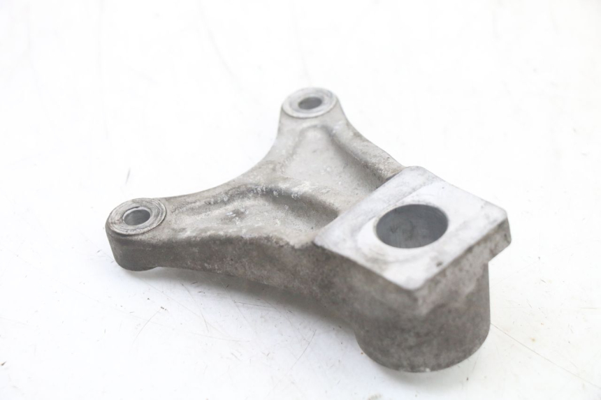 photo de REAR BRAKE CALIPER BRACKET SUZUKI GSF S BANDIT 600 (2000 - 2004)
