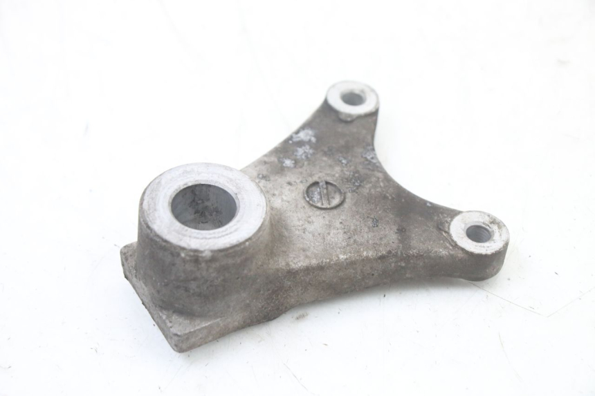 photo de REAR BRAKE CALIPER BRACKET SUZUKI GSF S BANDIT 600 (2000 - 2004)