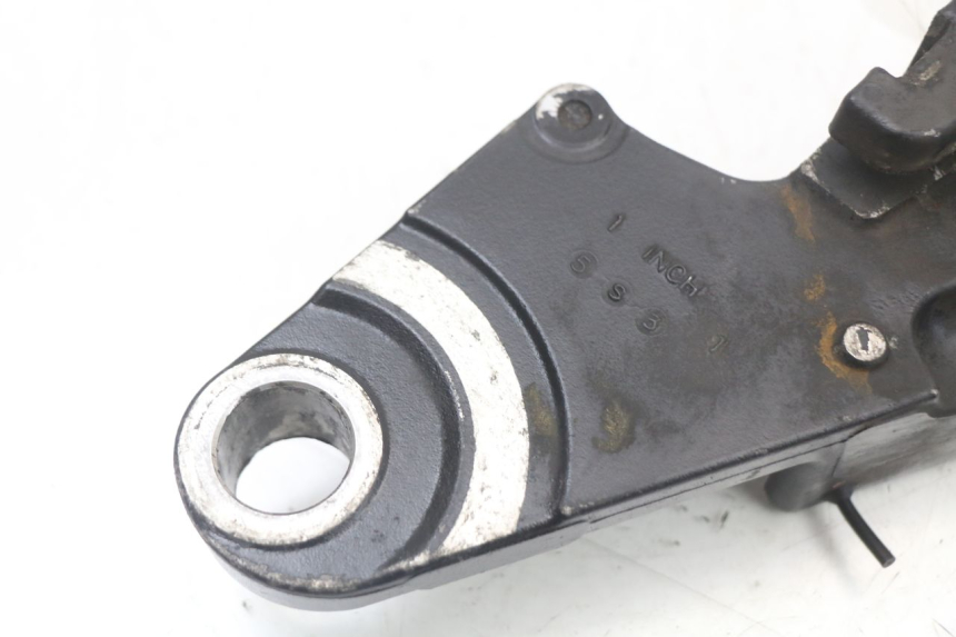 photo de REAR CALIPER BRACKET HARLEY DAVIDSON SPORTSTER XL CUSTOM 883 (1999 - 2006)