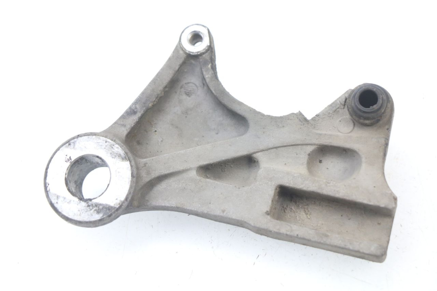 photo de REAR BRAKE CALIPER BRACKET HONDA CBF 500 (2004 - 2007)