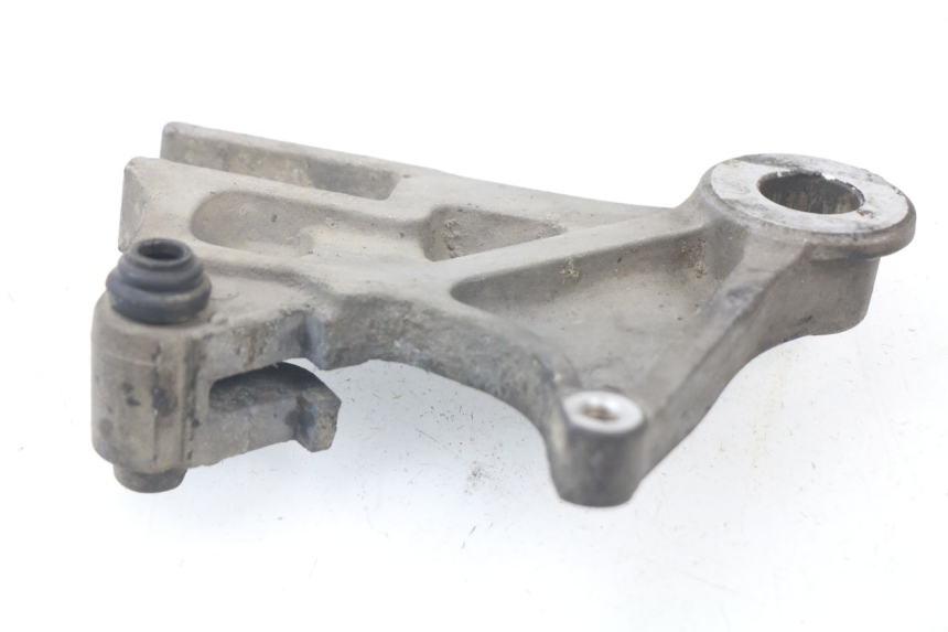 photo de REAR BRAKE CALIPER BRACKET HONDA CBF 500 (2004 - 2007)