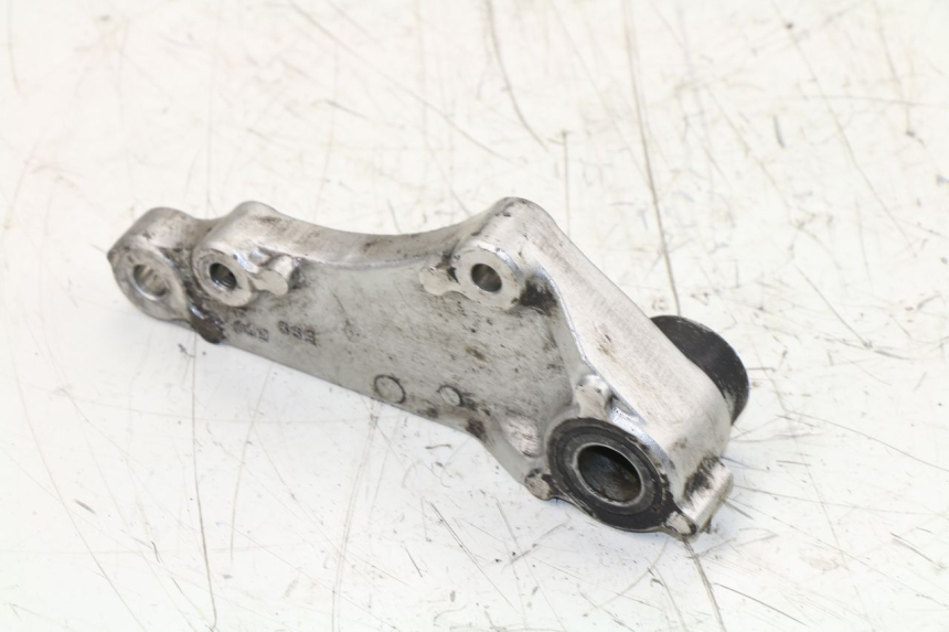 photo de REAR CALIPER BRACKET KAWASAKI ZEPHYR 550 (1991 - 1998)