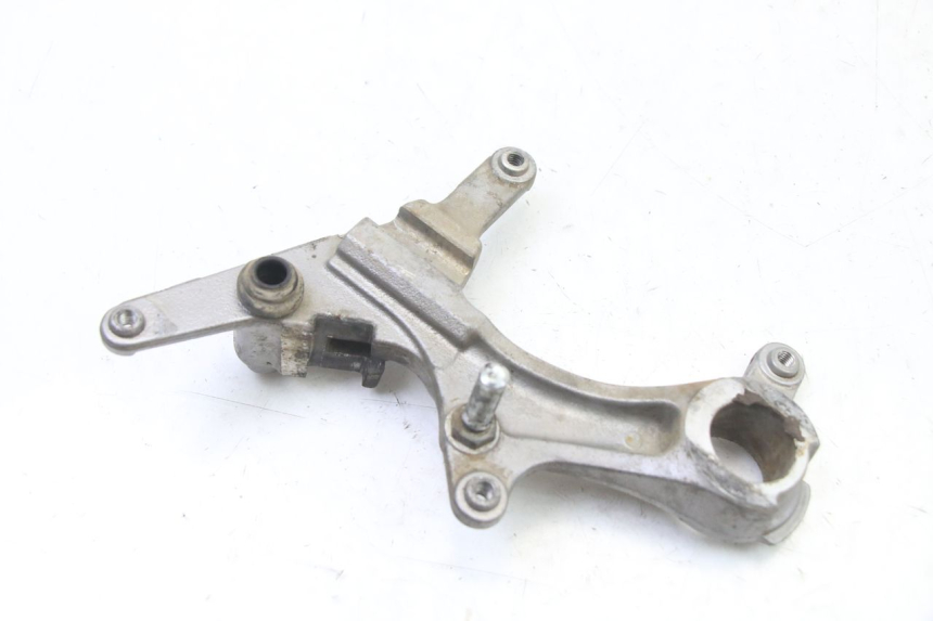 photo de REAR CALIPER BRACKET KAWASAKI KX F KXF 450 (2009 - 2011)