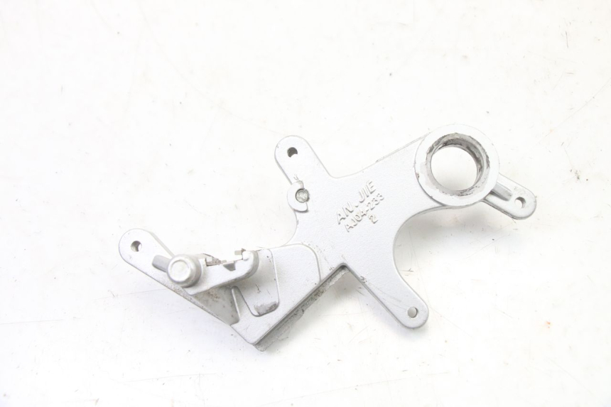 photo de REAR CALIPER BRACKET SMALL MX THUNDER 250