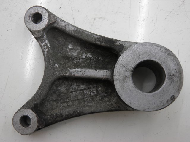 photo de REAR CALIPER BRACKET SUZUKI GSF N BANDIT 600 (1996 - 1999)