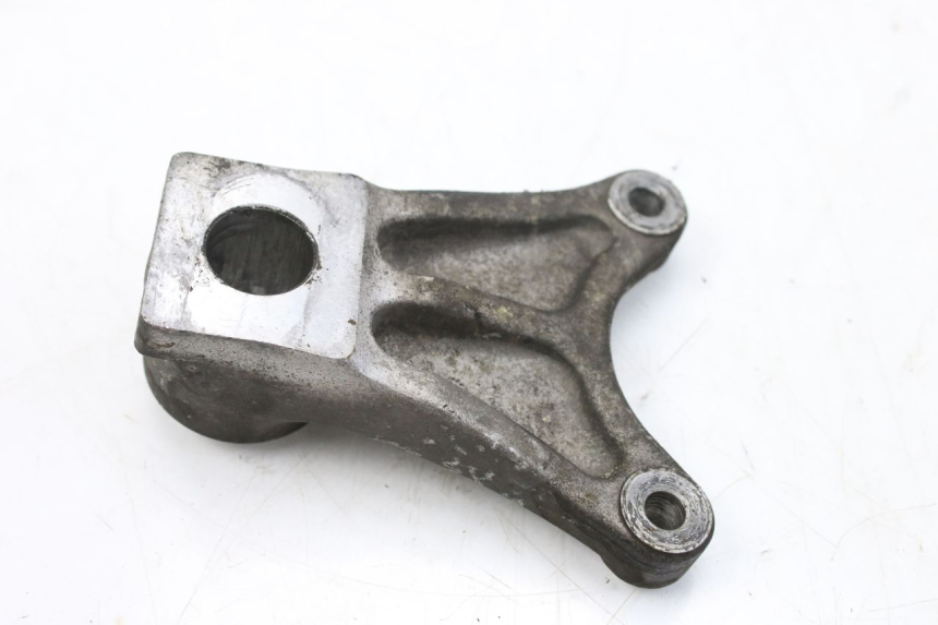 photo de REAR BRAKE CALIPER BRACKET SUZUKI GSF S BANDIT 600 (2000 - 2004)