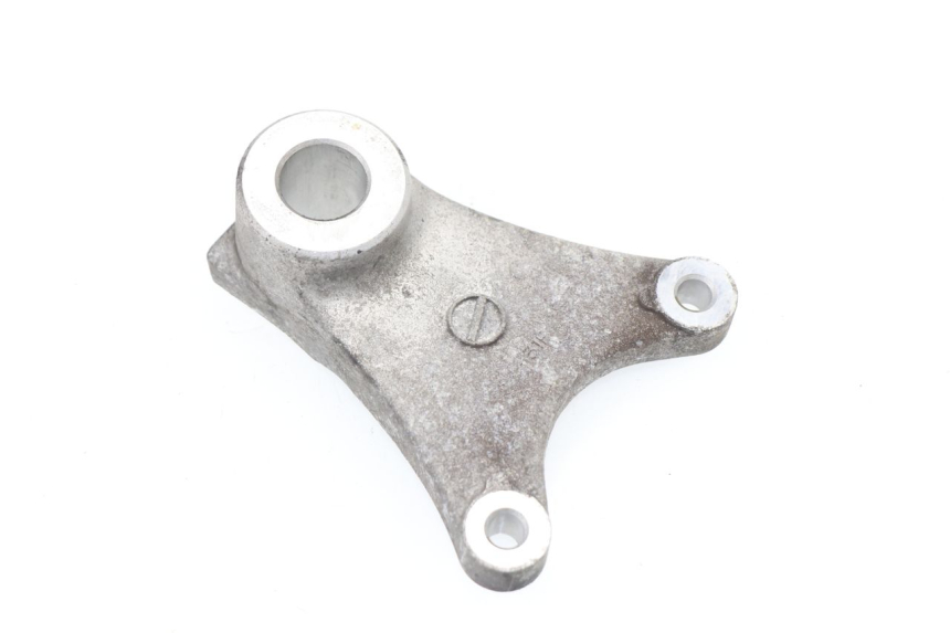 photo de REAR BRAKE CALIPER BRACKET SUZUKI GSF S BANDIT 600 (2000 - 2004)