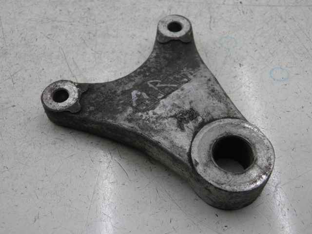 photo de REAR BRAKE CALIPER BRACKET SUZUKI SV S 650 (1999 - 2002)
