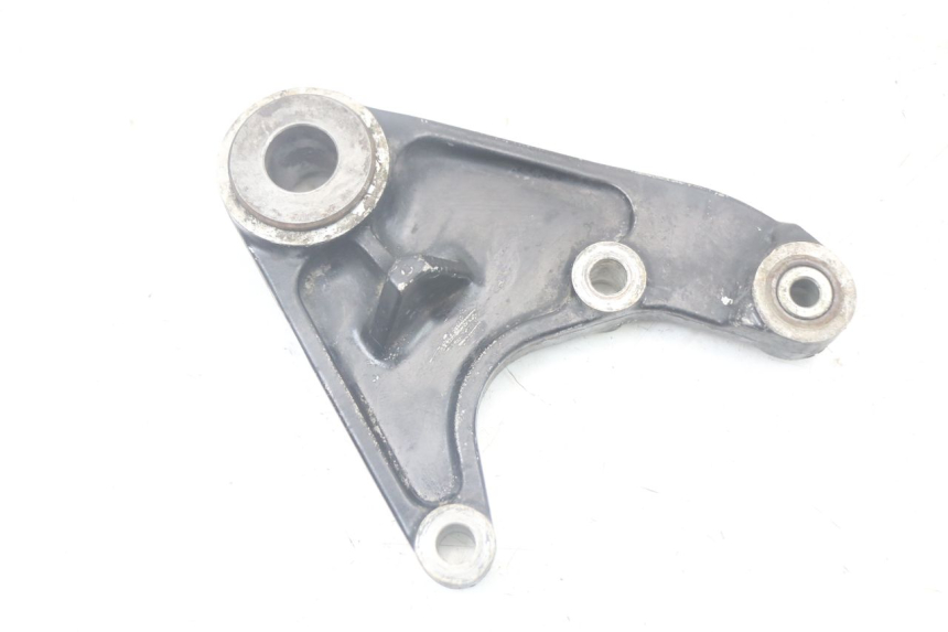 photo de REAR BRAKE CALIPER BRACKET TRIUMPH SPEED TRIPLE T301 900 (1994 - 1996)