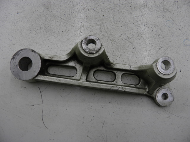 photo de REAR CALIPER BRACKET YAMAHA FZX FAZER 750 (1987 - 1998)