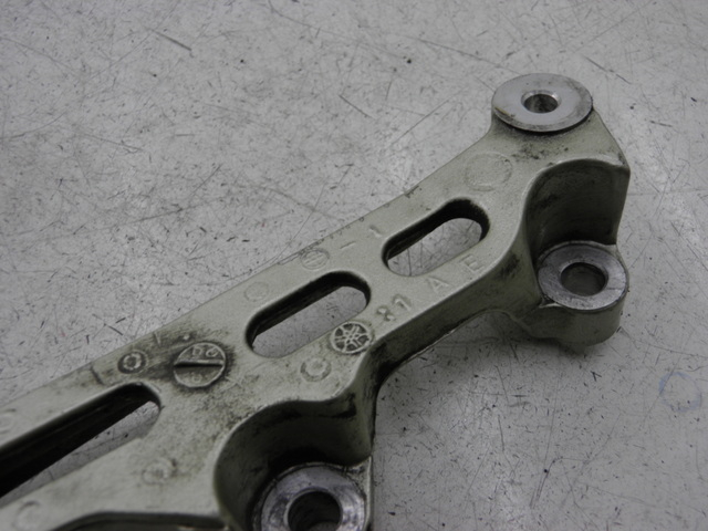 photo de REAR CALIPER BRACKET YAMAHA FZX FAZER 750 (1987 - 1998)