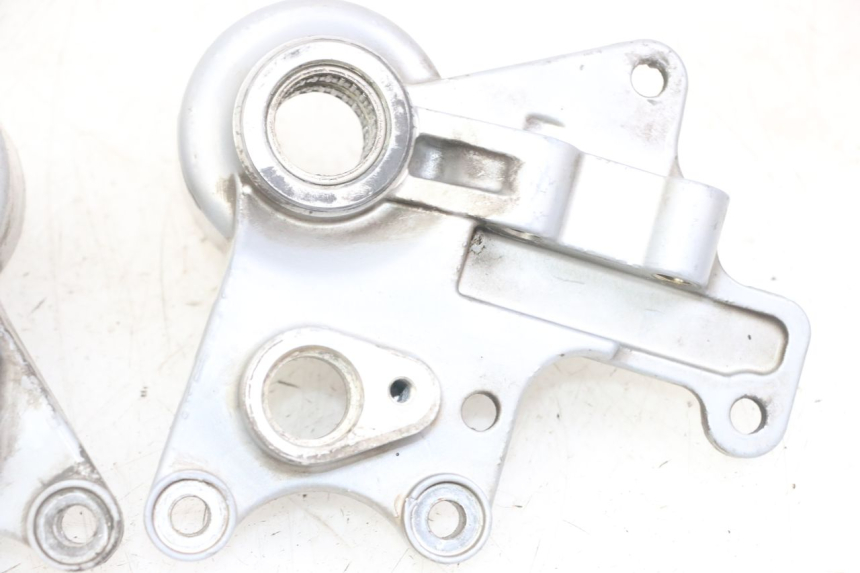 photo de FRONT CALIPER BRACKET PIAGGIO IE MP3 YOURBAN 300 (2011 - 2016)