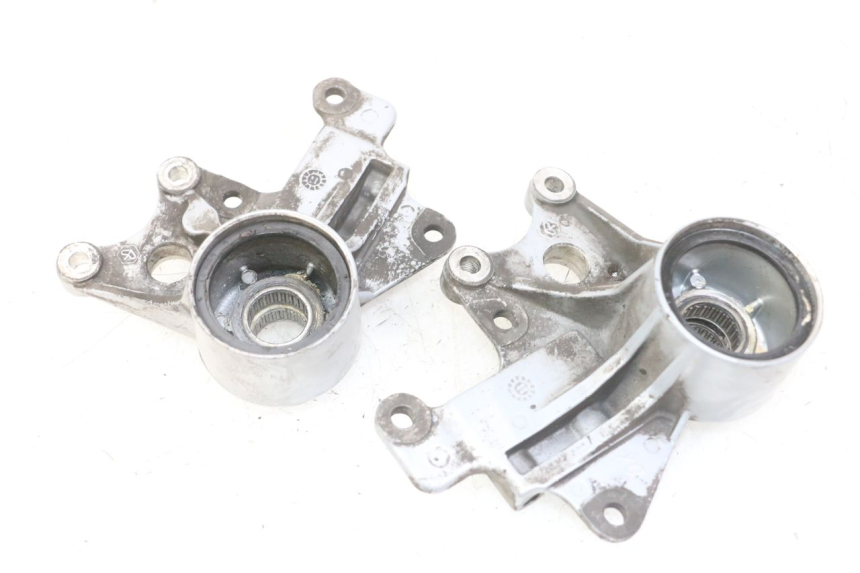 photo de FRONT BRAKE CALIPER BRACKET PIAGGIO MP3 LT 300 (2010 - 2016)