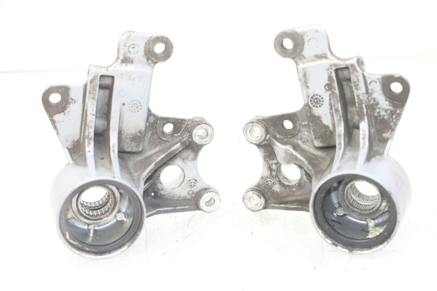 photo de FRONT BRAKE CALIPER BRACKET PIAGGIO MP3 LT 300 (2010 - 2016)