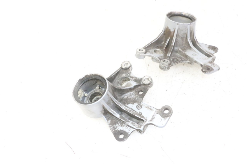 photo de FRONT BRAKE CALIPER BRACKET PIAGGIO MP3 LT 300 (2010 - 2016)