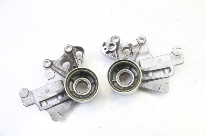 photo de FRONT CALIPER BRACKET PIAGGIO MP3 500 (2014 - 2016)