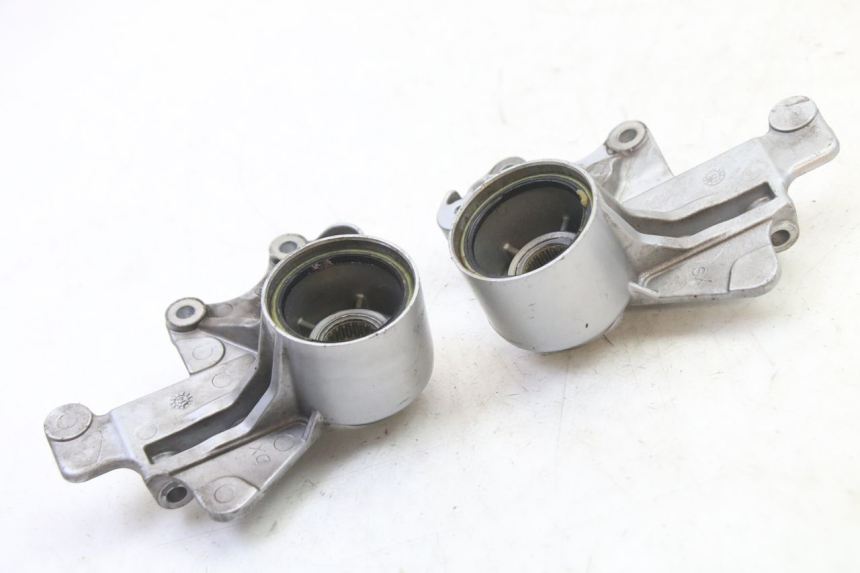 photo de FRONT CALIPER BRACKET PIAGGIO MP3 500 (2014 - 2016)