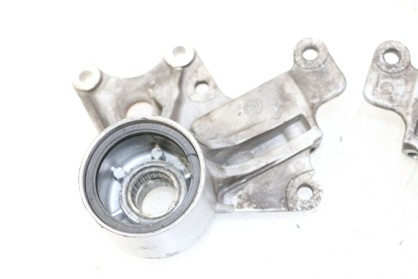 photo de FRONT CALIPER BRACKET PIAGGIO MP3 500 (2011 - 2015)