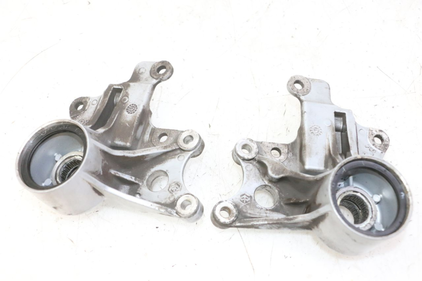 photo de FRONT CALIPER BRACKET PIAGGIO MP3 125 (2006 - 2014)
