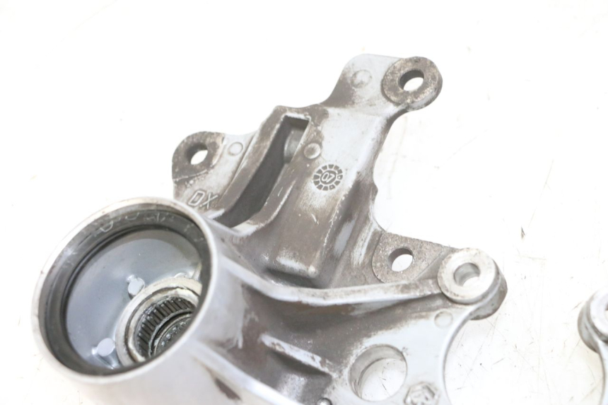 photo de FRONT CALIPER BRACKET PIAGGIO MP3 125 (2006 - 2014)