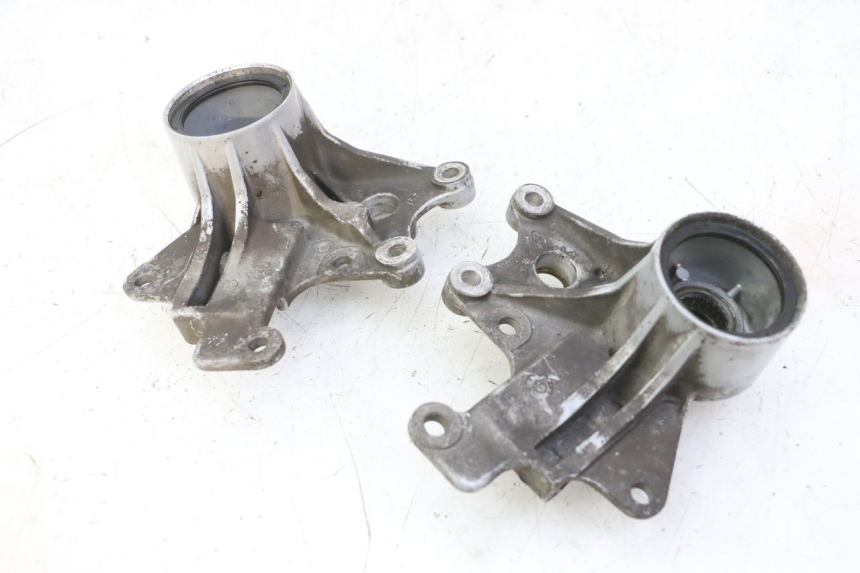 photo de FRONT CALIPER BRACKET PIAGGIO MP3 RL 250 (2007 - 2010)