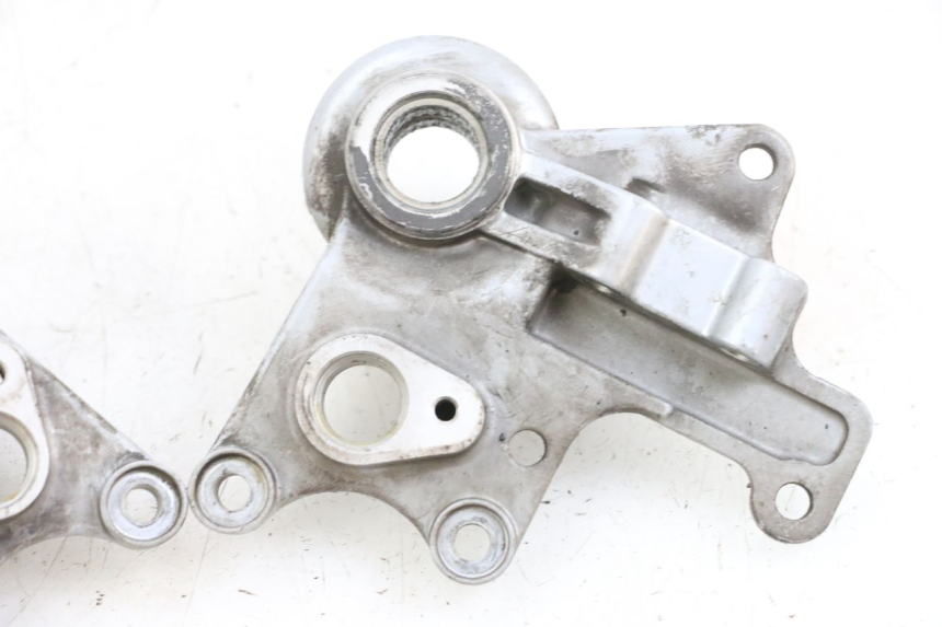 photo de FRONT CALIPER BRACKET PIAGGIO MP3 125 (2006 - 2014)