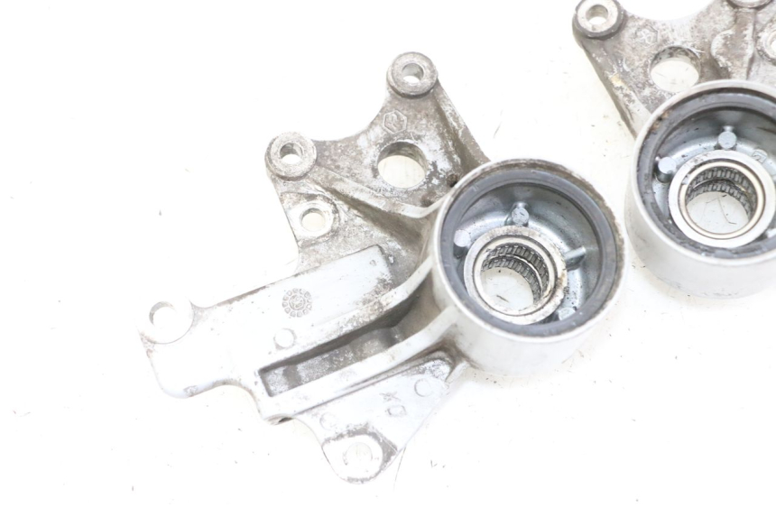 photo de FRONT CALIPER BRACKET PIAGGIO MP3 125 (2006 - 2014)