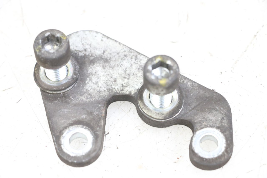 photo de FRONT CALIPER BRACKET PIAGGIO X8 125 (2004 - 2007)