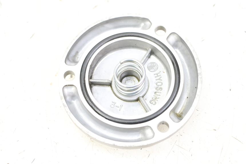 photo de OIL FILTER BRACKET HYOSUNG GTR 125 (2006 - 2008)