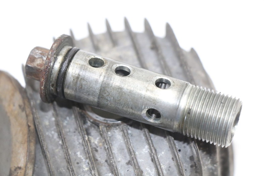photo de OIL FILTER BRACKET YAMAHA XJ F 900 (1983 - 1994)