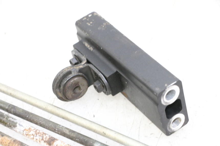 photo de ENGINE MOUNT YAMAHA FZ6 FAZER S2 600 (2007 - 2011)