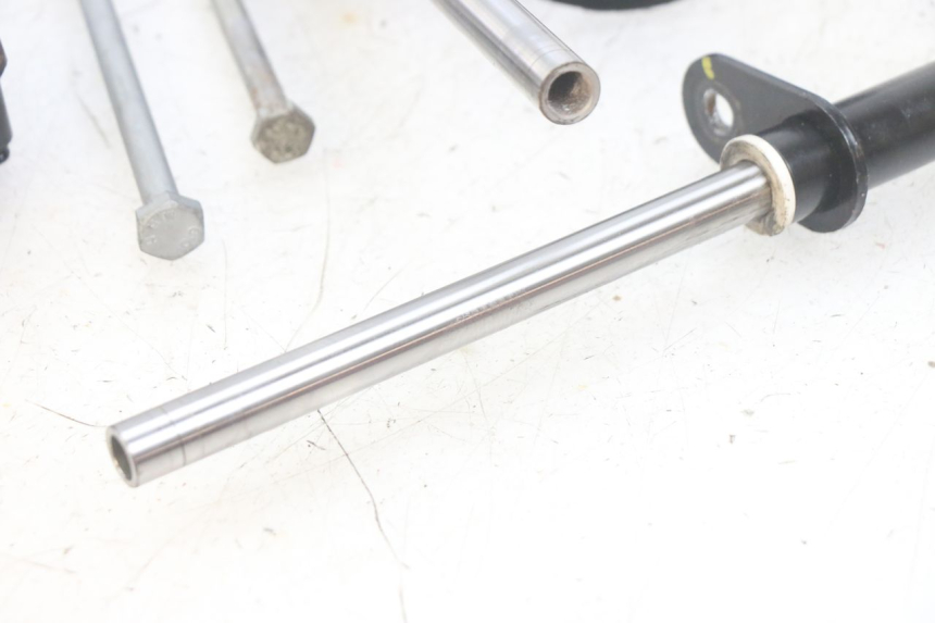 photo de ENGINE MOUNT PIAGGIO MP3 HPE 300 (2019 - 2026) - Distinctive features