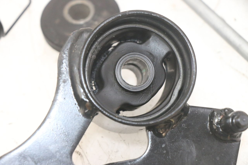 photo de ENGINE MOUNT PIAGGIO MP3 HPE 300 (2019 - 2026) - Checked used part