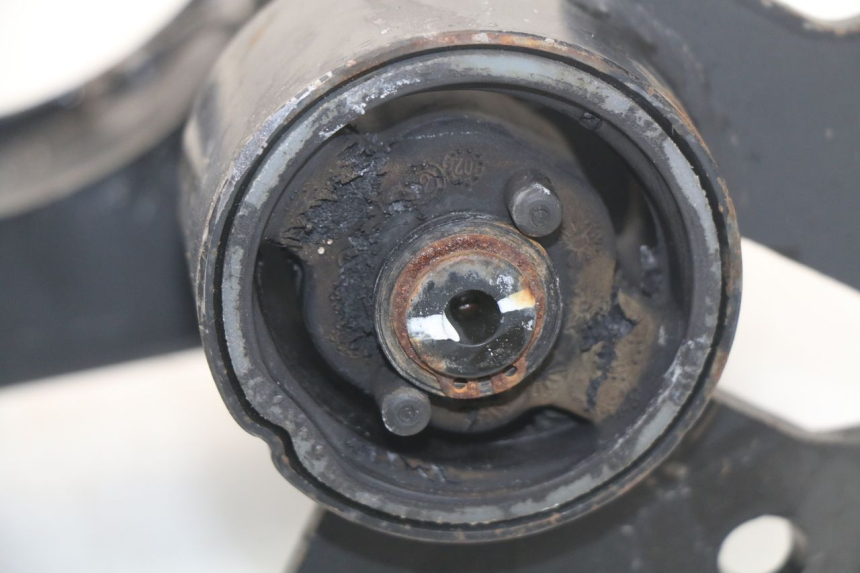 photo de ENGINE MOUNT PEUGEOT SATELIS 300 (2012 - 2015) - Surface and material condition