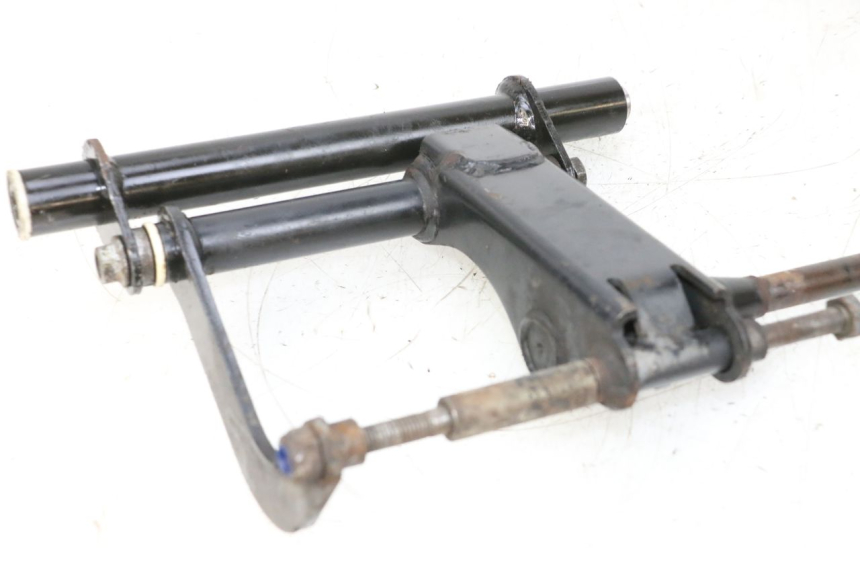 photo de ENGINE MOUNT PIAGGIO VESPA GTS SUPER IE 125 (2009 - 2016) - Technical close-up