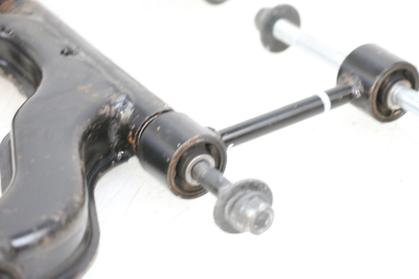 photo de ENGINE MOUNT YAMAHA X-MAX XMAX 125 (2010 - 2013) - Technical close-up