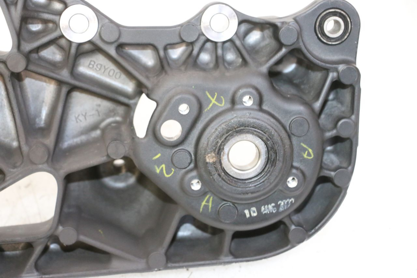 photo de EXHAUST MOUNT YAMAHA XMAX X-MAX 125 (2021 - 2025)